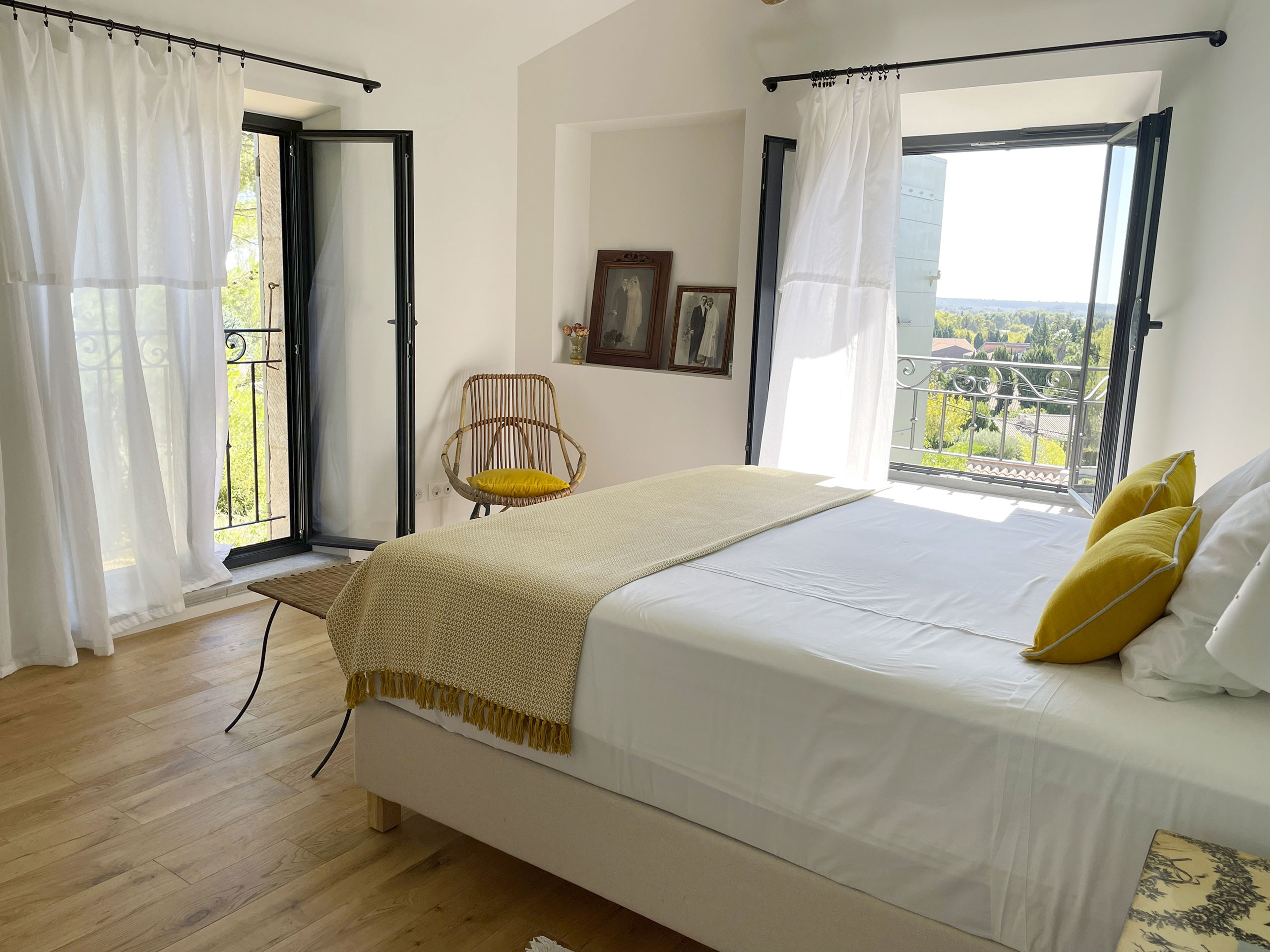 MAS ANGELOU I Chambres d'hôtes I Maussanne-les-Alpilles I Provence I Alpilles I Piscine I Séjour I hôtel I Jardin I Hébergement I salle de Bain I Parc Régional I Terrasse