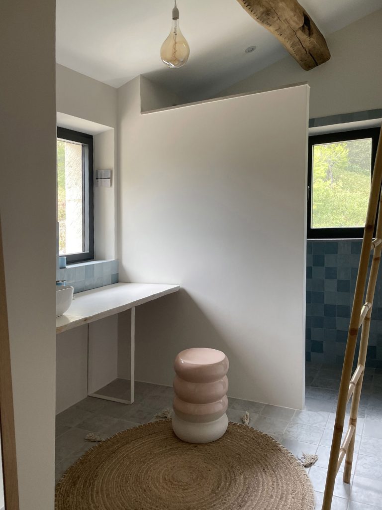 MAS ANGELOU I Chambres d'hôtes I Maussanne-les-Alpilles I Provence I Alpilles I Piscine I Séjour I hôtel I Jardin I Hébergement I chambre colline I salle de Bain I Parc Régional I